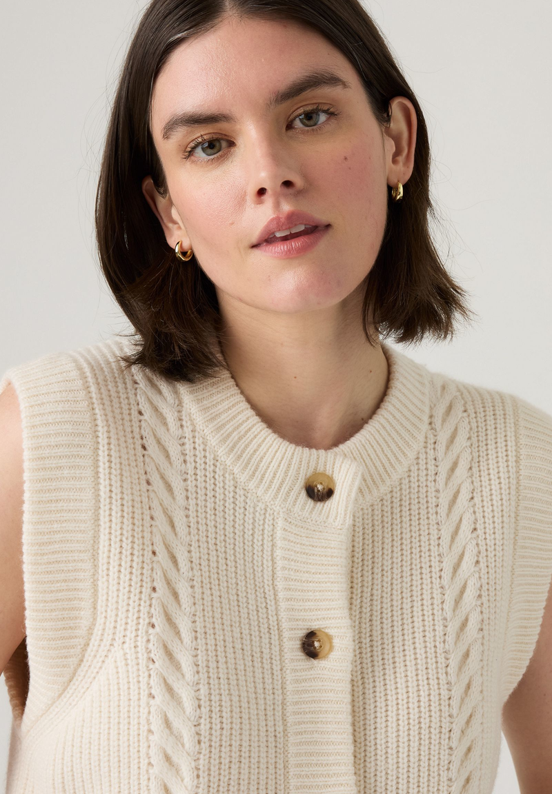 Load image into Gallery viewer, Levi&#39;s Women&#39;s Ines Cable Sweater Vest Beige 0038D0000
