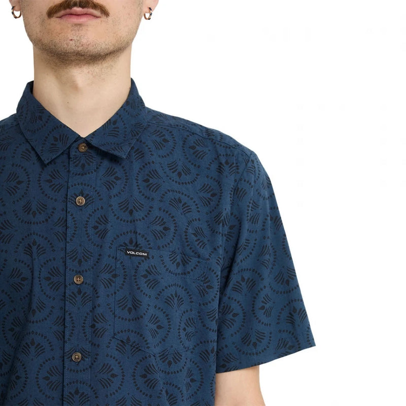 Load image into Gallery viewer, Volcom Men's Scaler Stone Woven Shirt Midnight Blue A0412624_MDB
