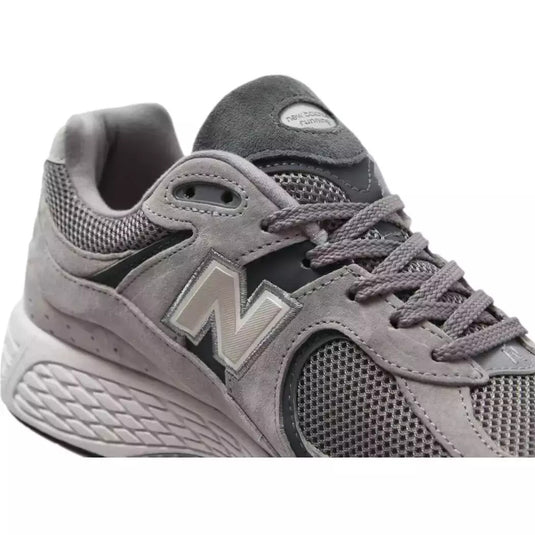 New Balance Men's Chunky Sneakers Shoes Grey M2002RBP