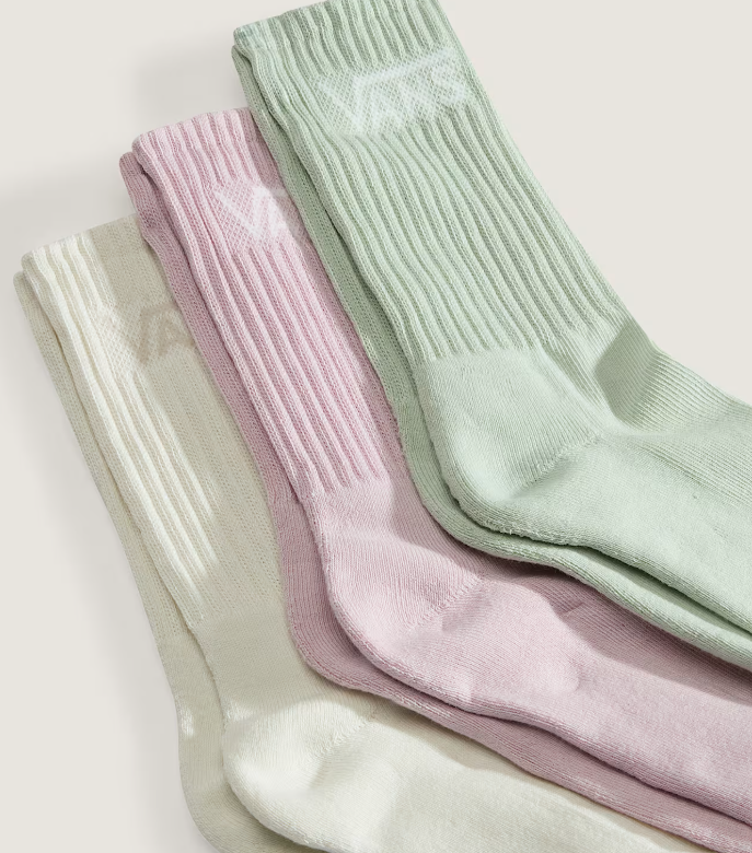 Load image into Gallery viewer, Vans Unisex Classic Crew Socks (3 pairs) White VN000QBVFS8
