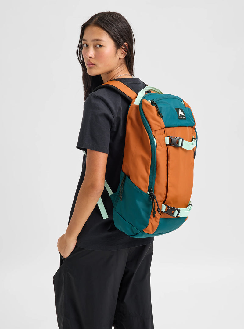 Load image into Gallery viewer, Burton's Unisex Kilo 2.0 27L Backpack Spiced Chai/Atlantic Teal 2134316E6M
