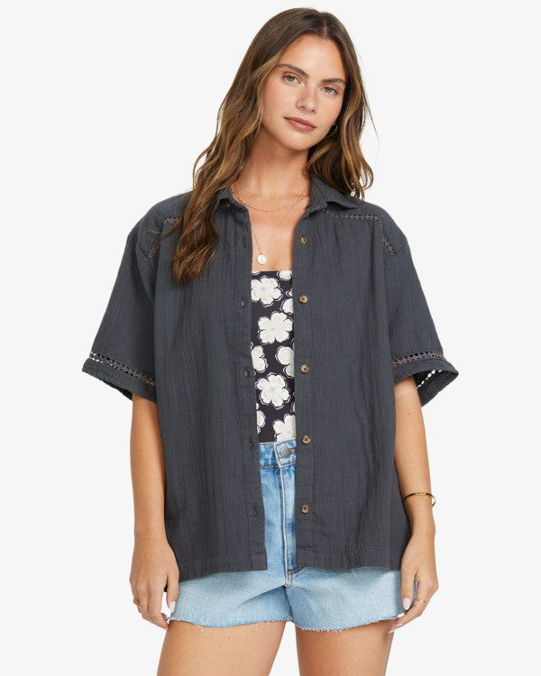 Load image into Gallery viewer, Billabong Women&#39;s Summers End Short Sleeves Shirt Black Sands 24B041505-BSD
