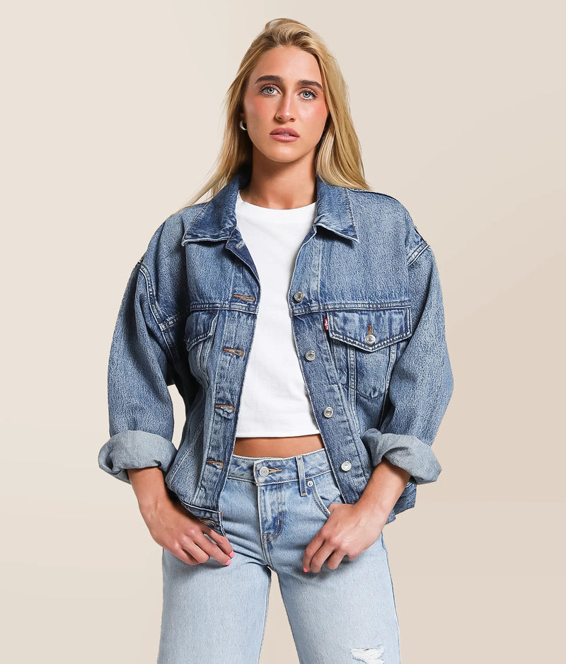 Load image into Gallery viewer, Levi's Women's '90s Trucker Jacket Medium Wash A17430046
