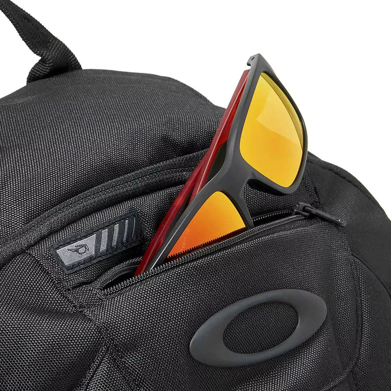 Load image into Gallery viewer, Oakley Men&#39;s Enduro 20L 3.0 Backpack Blackout 921416-02E

