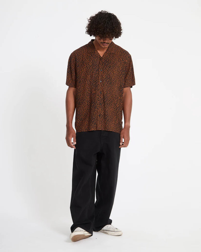 Load image into Gallery viewer, Volcom Men's Utopias Print Shirt Brown Horn A0412623_BRH
