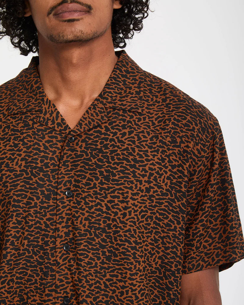 Load image into Gallery viewer, Volcom Men's Utopias Print Shirt Brown Horn A0412623_BRH
