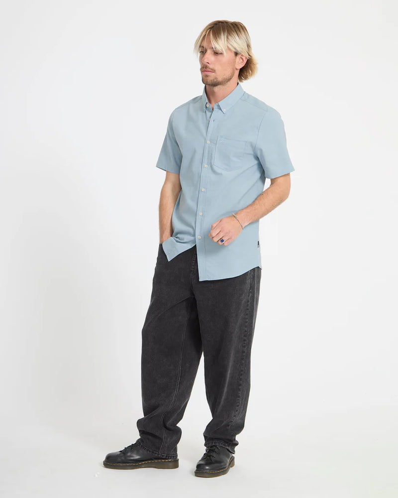 Load image into Gallery viewer, Volcom Men's Everett Oxford Shirt Wrecked Indigo A0412625_WRC
