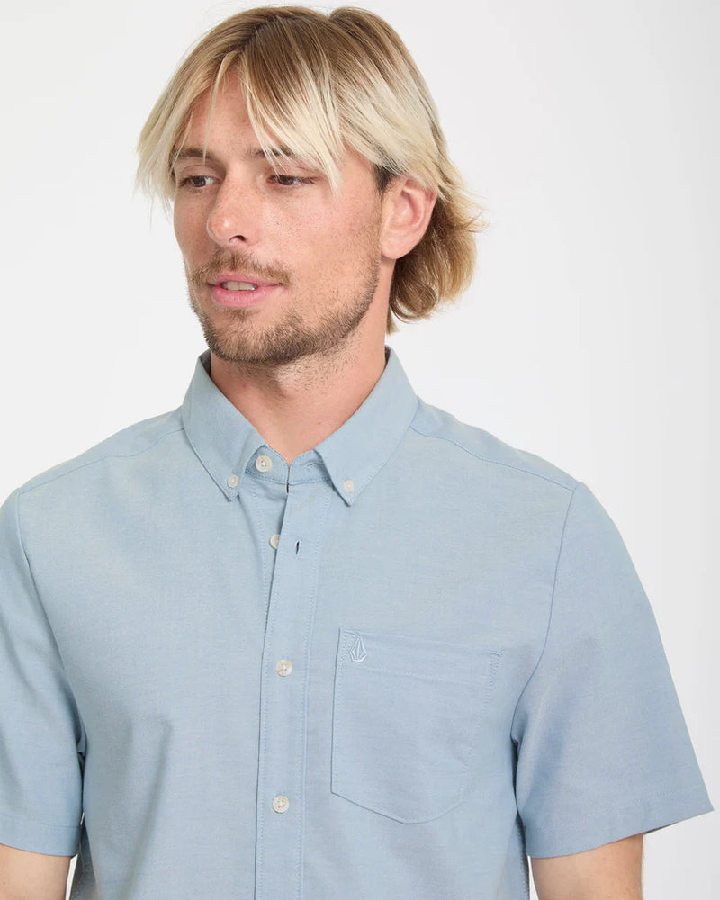 Load image into Gallery viewer, Volcom Men's Everett Oxford Shirt Wrecked Indigo A0412625_WRC
