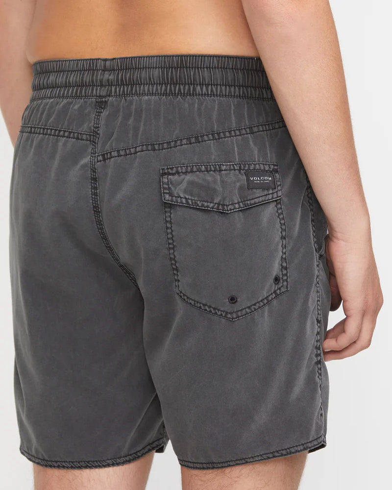 Load image into Gallery viewer, Volcom Men&#39;s Center Trunk 17&quot; Boardshorts Black A2532404_BLK
