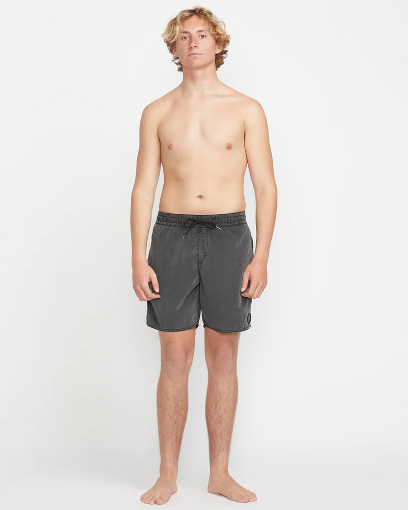 Load image into Gallery viewer, Volcom Men&#39;s Center Trunk 17&quot; Boardshorts Black A2532404_BLK
