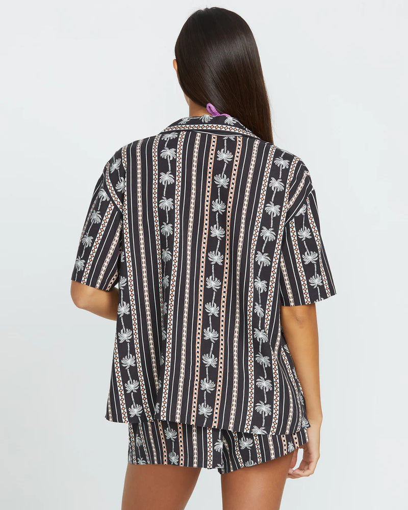 Load image into Gallery viewer, Volcom Women&#39;s Sun Stunner Shirt Black Combo B0412500_BLC
