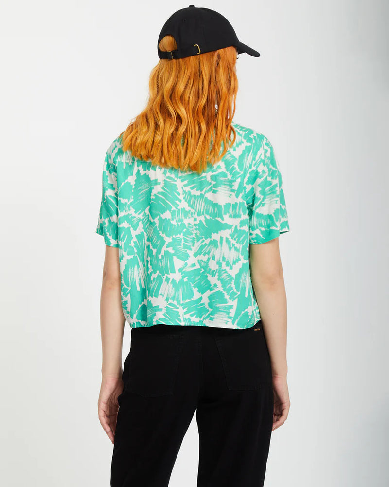 Load image into Gallery viewer, Volcom Women&#39;s Alix 2 Short Sleeve Shirt Jade B0412505_JDE
