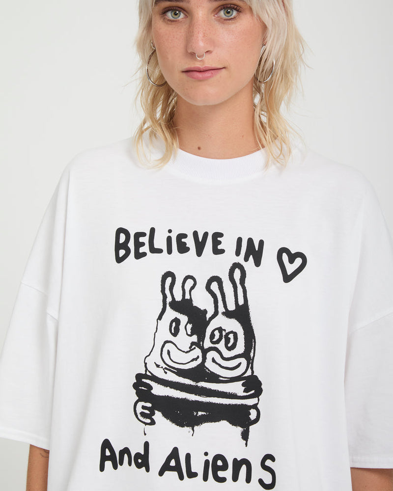 Load image into Gallery viewer, Volcom Women's Ozzy III T-Shirt White B3532611-WHT
