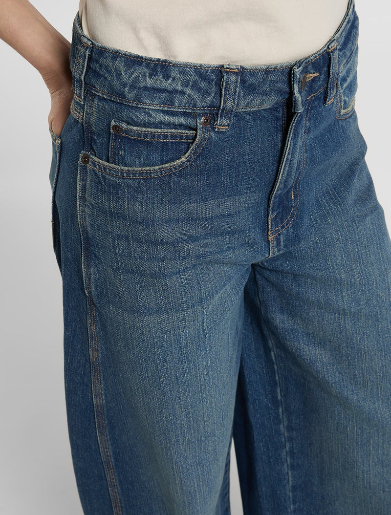 Load image into Gallery viewer, Dickies Women's Maricopa Low Waist Barrel Jeans Mid Blufad Wash DK0A8C2IL891

