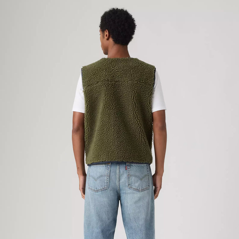 Load image into Gallery viewer, Levi's Men's Seacliff Sherpa Vest Fleese Olive Night 007S50002
