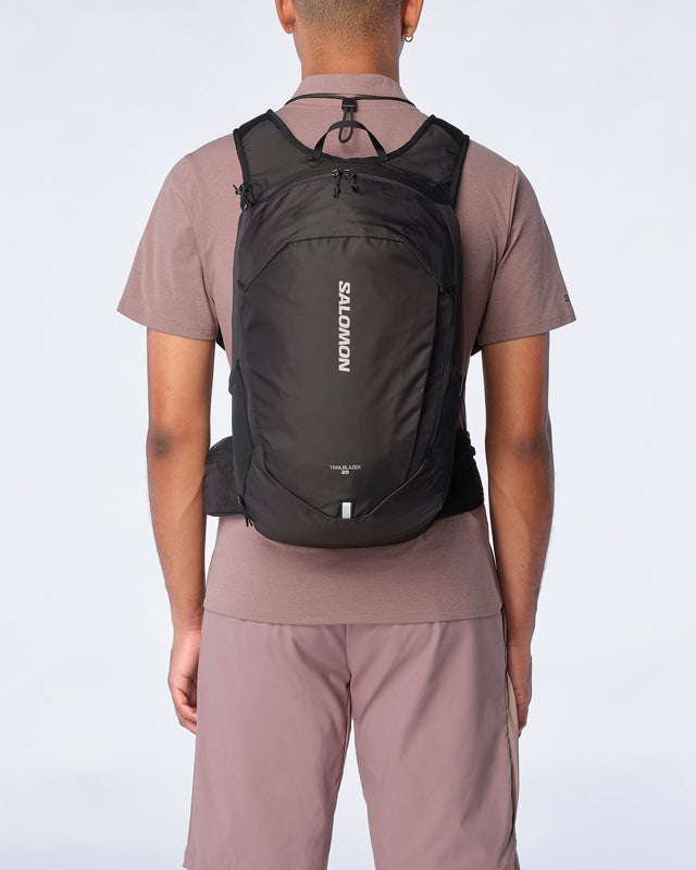 Load image into Gallery viewer, Salomon Unisex Trailblazer 20L Hiking Bag Black/Alloy LC2182600
