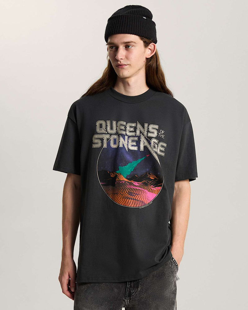 Load image into Gallery viewer, Vans Men's Queens of the Stone Age T-Shirt Black VN00134VEMV

