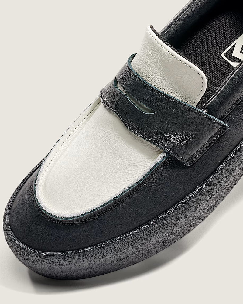 Load image into Gallery viewer, Vans Men&#39;s Skate Loafer Shoes Black/White VN000VA6Y28
