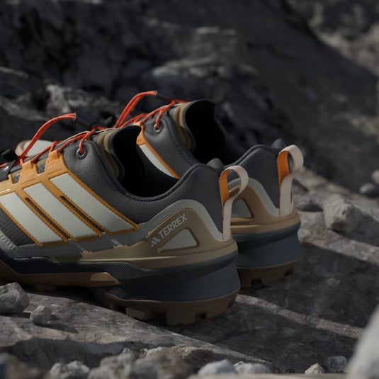 Adidas Terrex Men's Skychaser GORE-TEX Hiking Shoes Carbon/Off White/Pure Tangerine JR3987