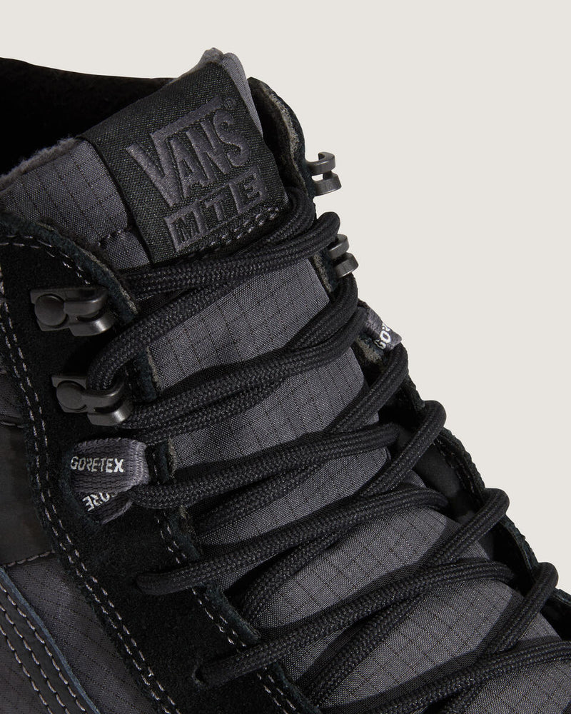 Load image into Gallery viewer, Vans Men&#39;s MTE Sk8-Hi Gore-Tex Insulated Black/Black VN000DARBKA
