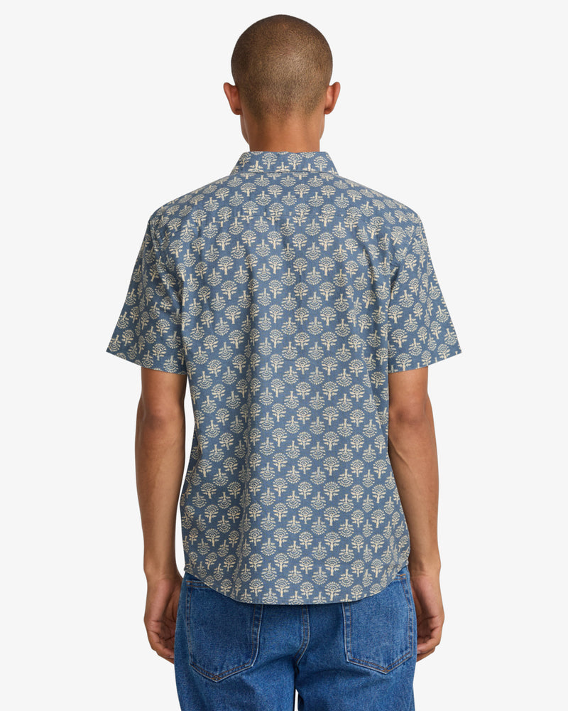 Load image into Gallery viewer, RVCA Men&#39;s Vacationist Short Sleeve Shirt Indigo AVYWT00495-IND
