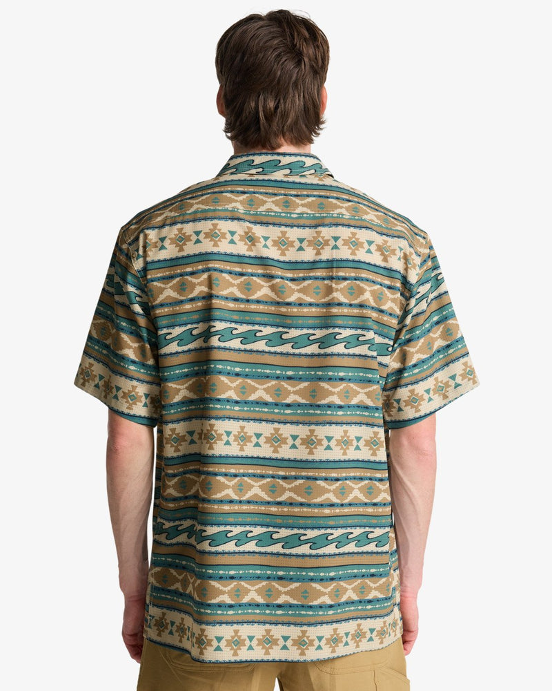 Load image into Gallery viewer, Billabong Men's Surftrek Perf Short Sleeve Desert Print EBYWT03023-TGW6
