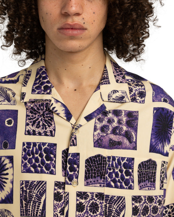 Load image into Gallery viewer, Element Men&#39;s Resort Short Sleeve Shirt Corals ELYWT00177-NEQ6
