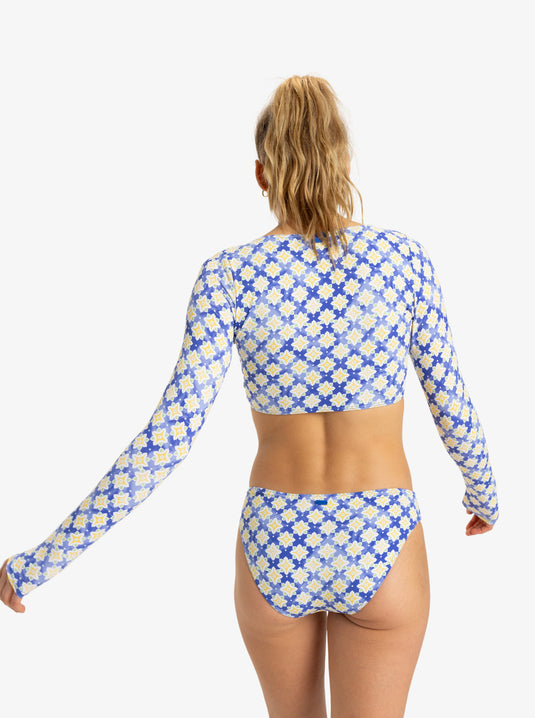 Roxy Women's Artsy Tile Long Sleeves Crop Surf Top Dazzling Blue Tile ERJWR03836-PPM5