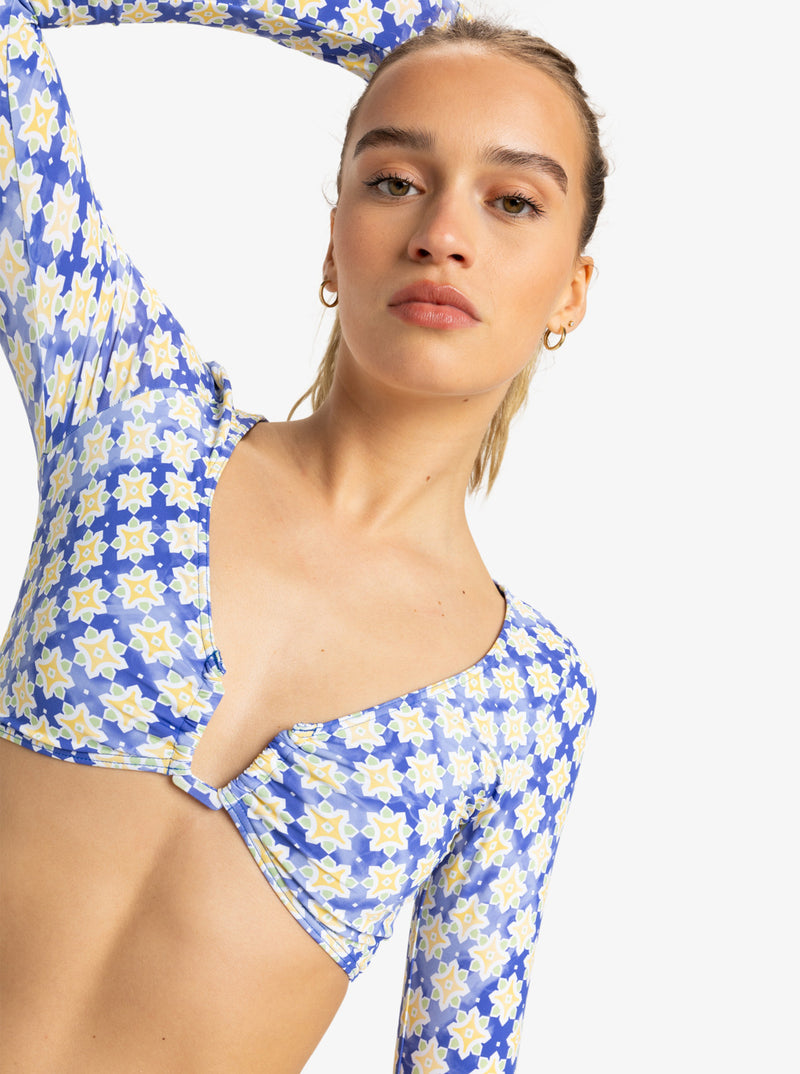 Load image into Gallery viewer, Roxy Women&#39;s Artsy Tile Long Sleeves Crop Surf Top Dazzling Blue Tile ERJWR03836-PPM5
