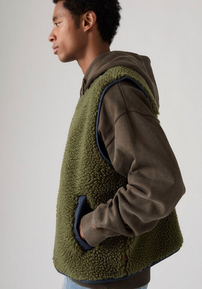 Load image into Gallery viewer, Levi's Men's Seacliff Sherpa Vest Olive Night Green 007S50002
