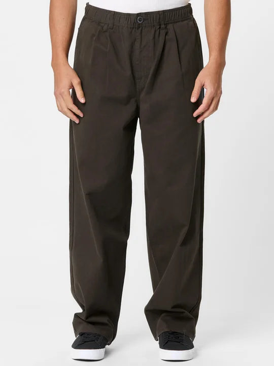 Load image into Gallery viewer, Volcom Men&#39;s Chillow Pleat EW Pants Cacao A1232500-CAO
