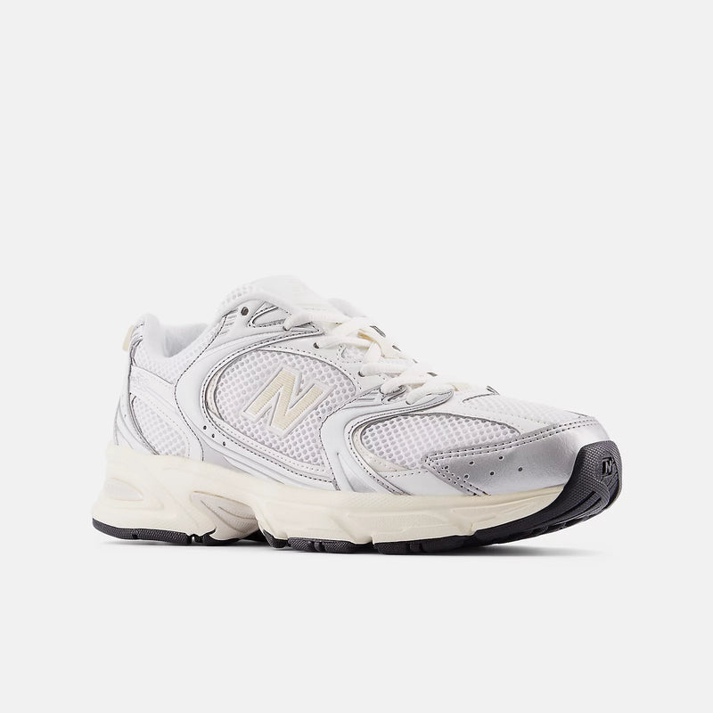 Load image into Gallery viewer, New Balance Women&#39;s 530 Shoes Silver Metallic/Linen U530ESB

