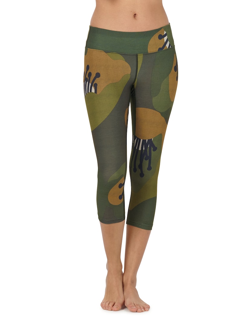 Load image into Gallery viewer, Burton Women&#39;s Midweight Capri Forest Poppyfield 13205103300
